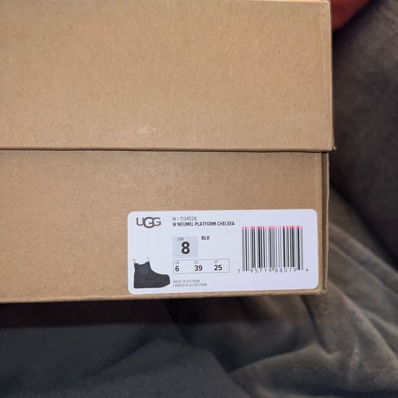 UGG NUEMEL PLATFORM CHELSEA BOOT SIZE 8